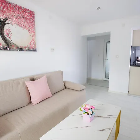 Whiteboxapartment * Kjustendil