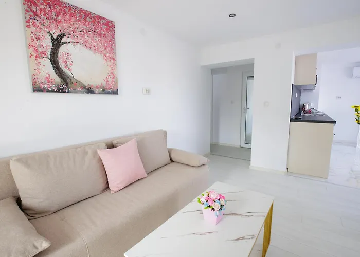 Whiteboxapartment * Kiustendił